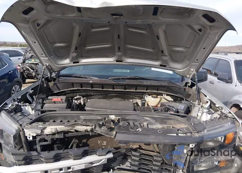 2020 Chevrolet Silverado 1500 2Wd Short Bed Custom z USA, uszkodzony, nr VIN 1GCPWBEH2LZ299904